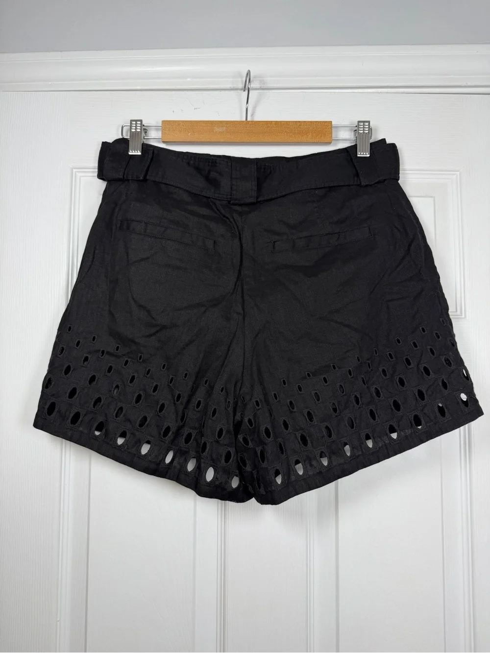 ALC Size 6 • Linen Eyelet Belted Shorts Black.